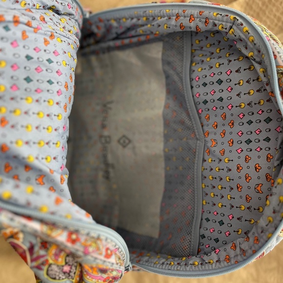 Brand new Vera Bradley book bag .multiple compartments . Great for school/travel main image 6